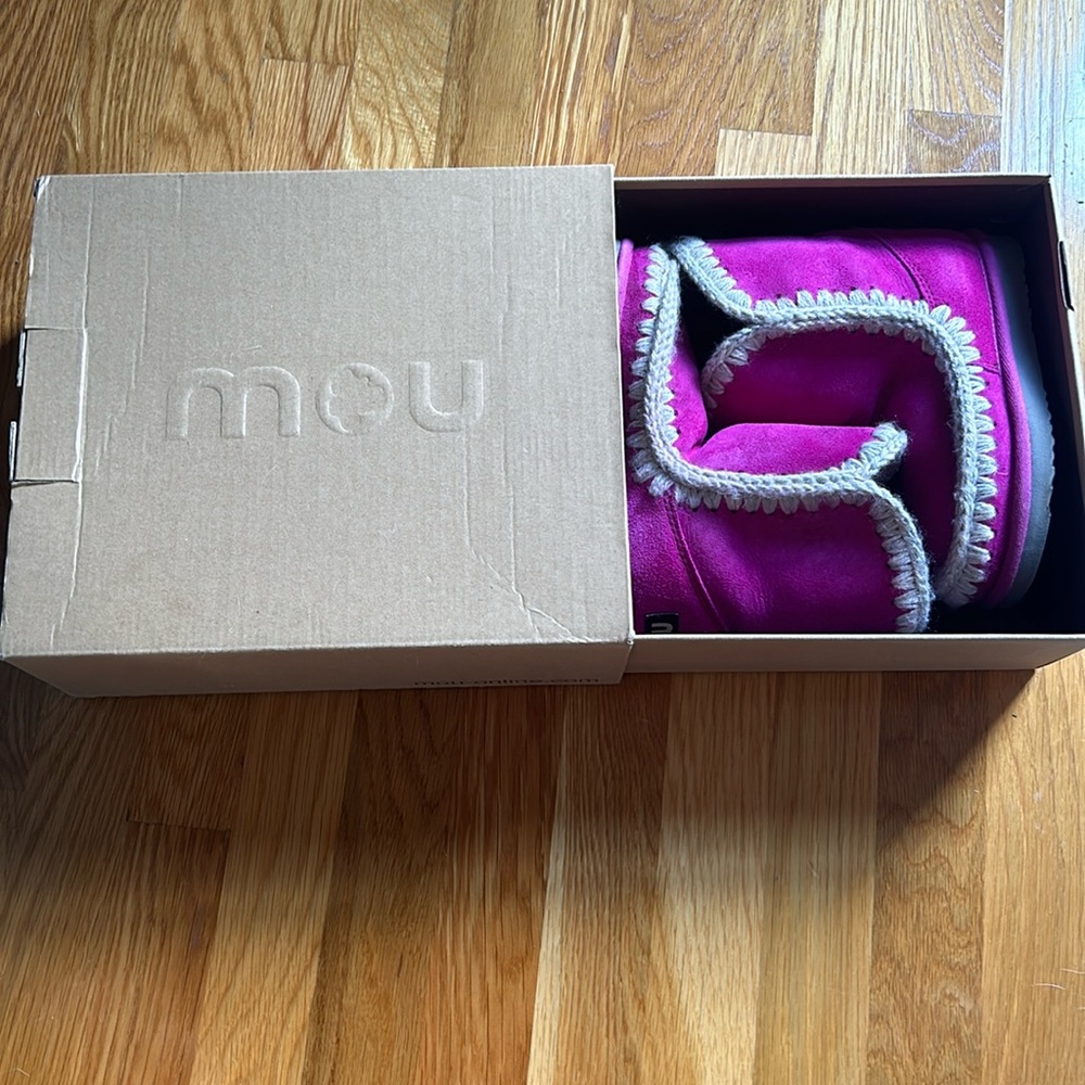 Girls Hot pink Suede mou boot size 32